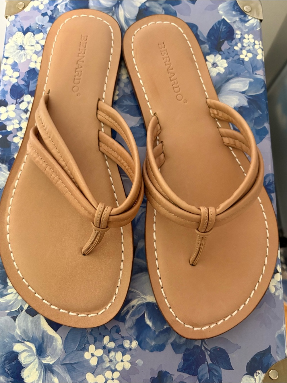 Bernardo Miami sandals in Blush Antique Calf leather - new never used